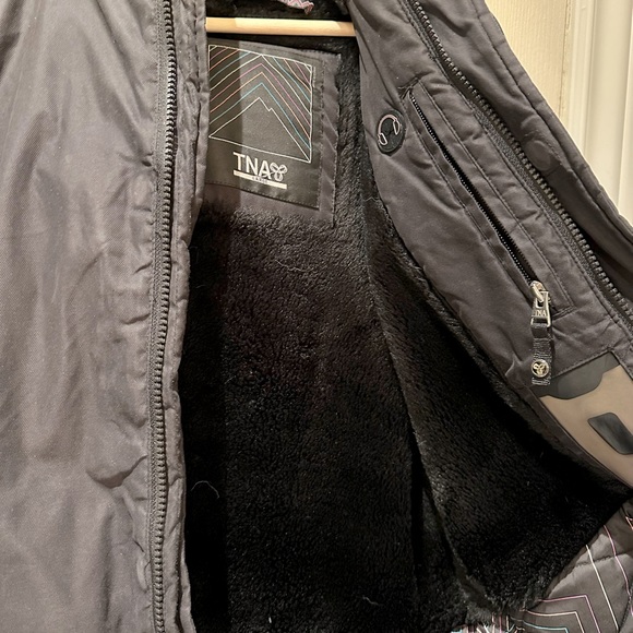 TNA Short Summit Parka by Aritzia (Large) - Picture 5 of 5